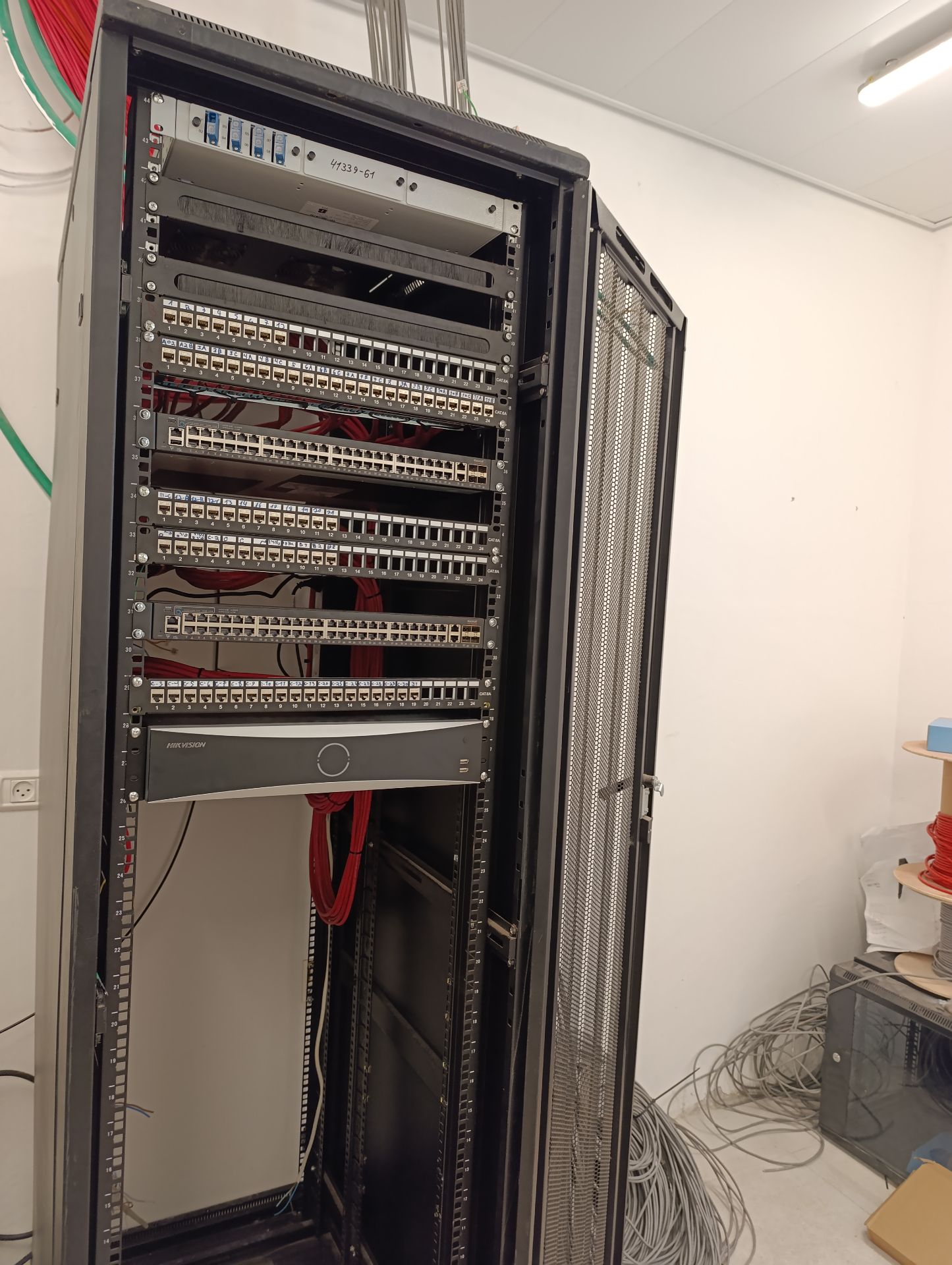 חדרי שרתים לעסקים | Solix Solutions